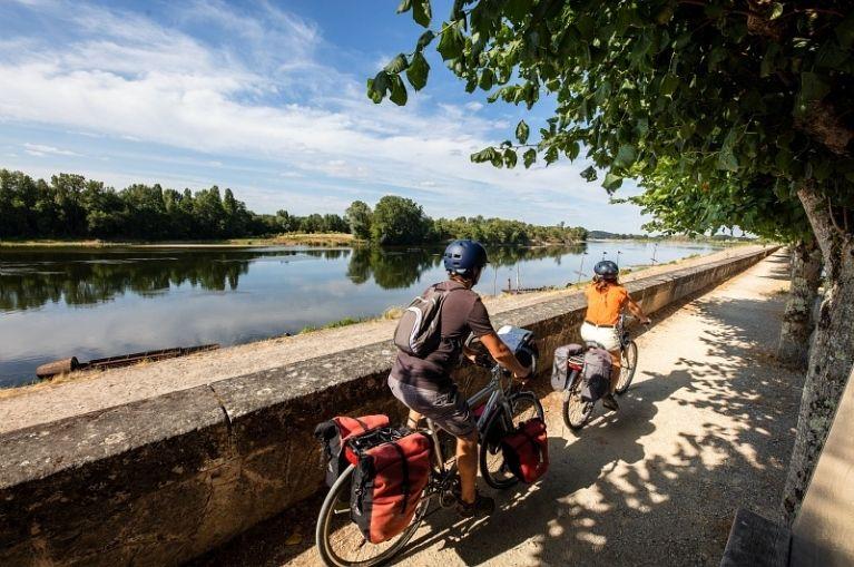 Cycling Loire Valley -DDarrault-CRT-Centre-Val-de-Loire