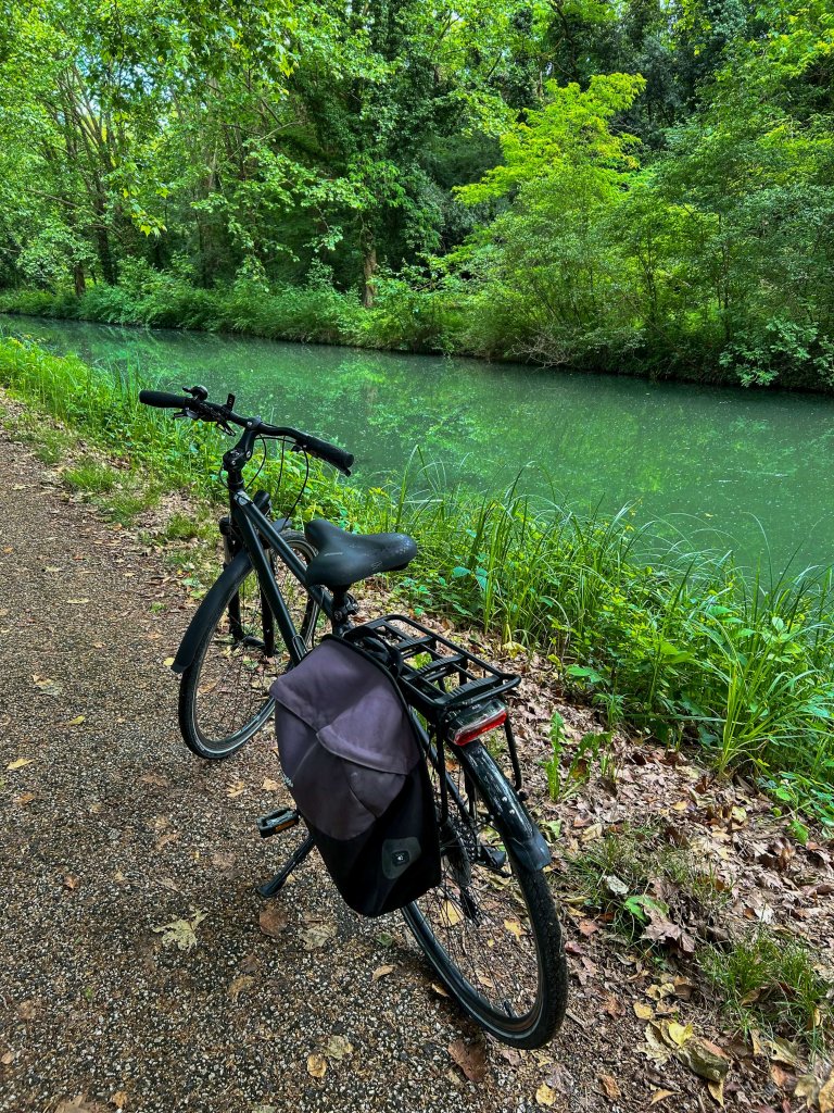 bike canal water mas d'agenais